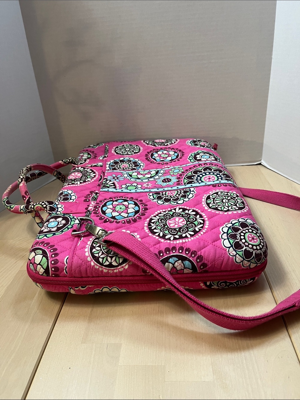 Vera Bradley Pink Cupcake Hard Shell Laptop Travel Bag Quilted Cotton w/ Strap - Picture 3 of 16